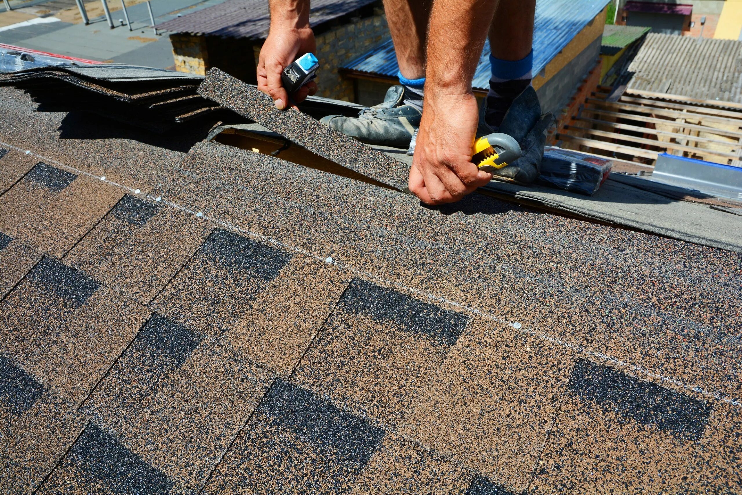 Ремонт битумной кровли. Shingle Roof Repair. Мягкая кровля. Кровля из мягкой черепицы. Крыша из гибкой черепицы.