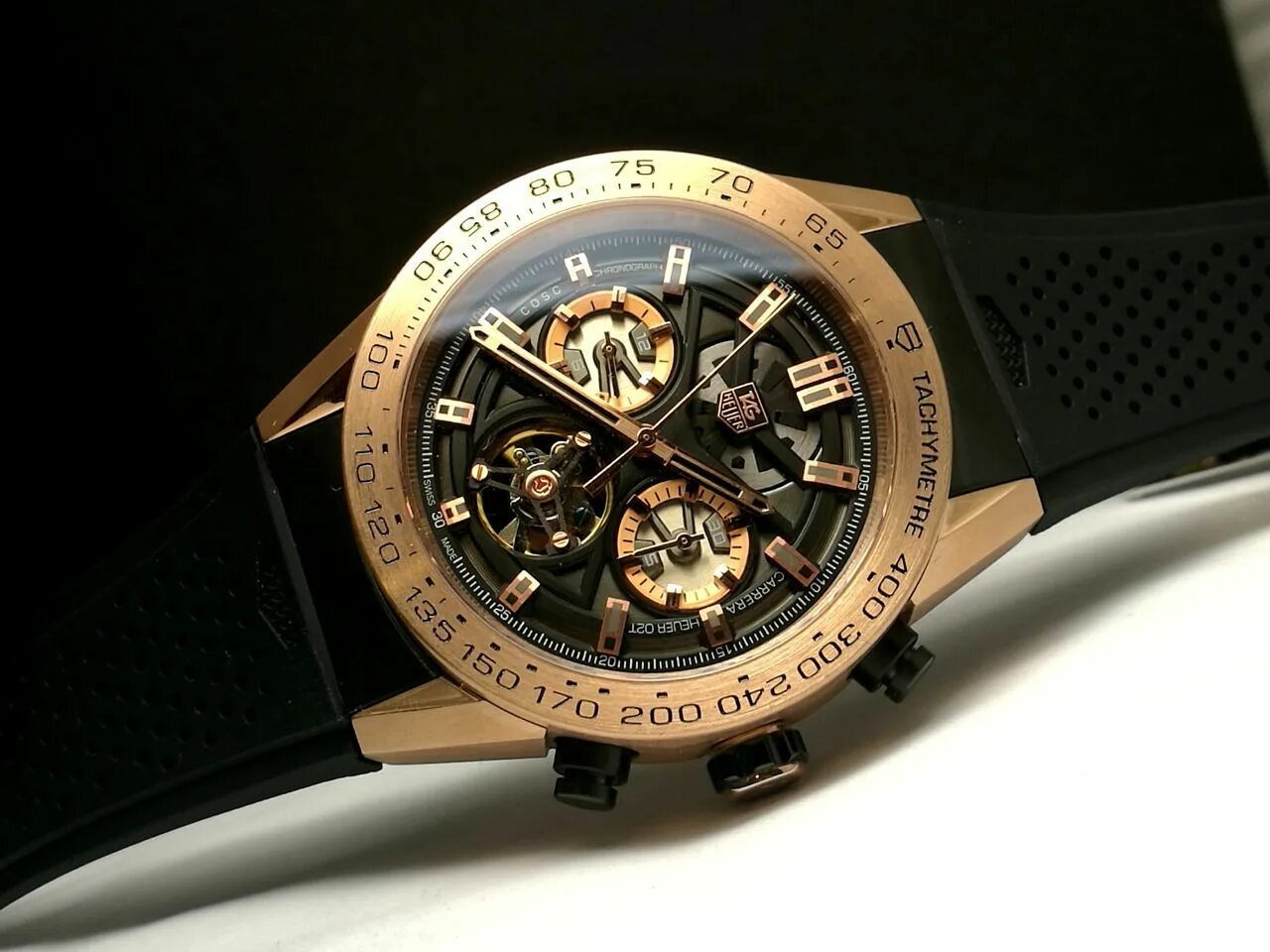 Tag heuer carrera calibre heuer 01. Часы tag heuer monaco. Tag heuer monaco red. Таг хойер 500-600 т. Tag heuer monaco twenty four calibre 36.