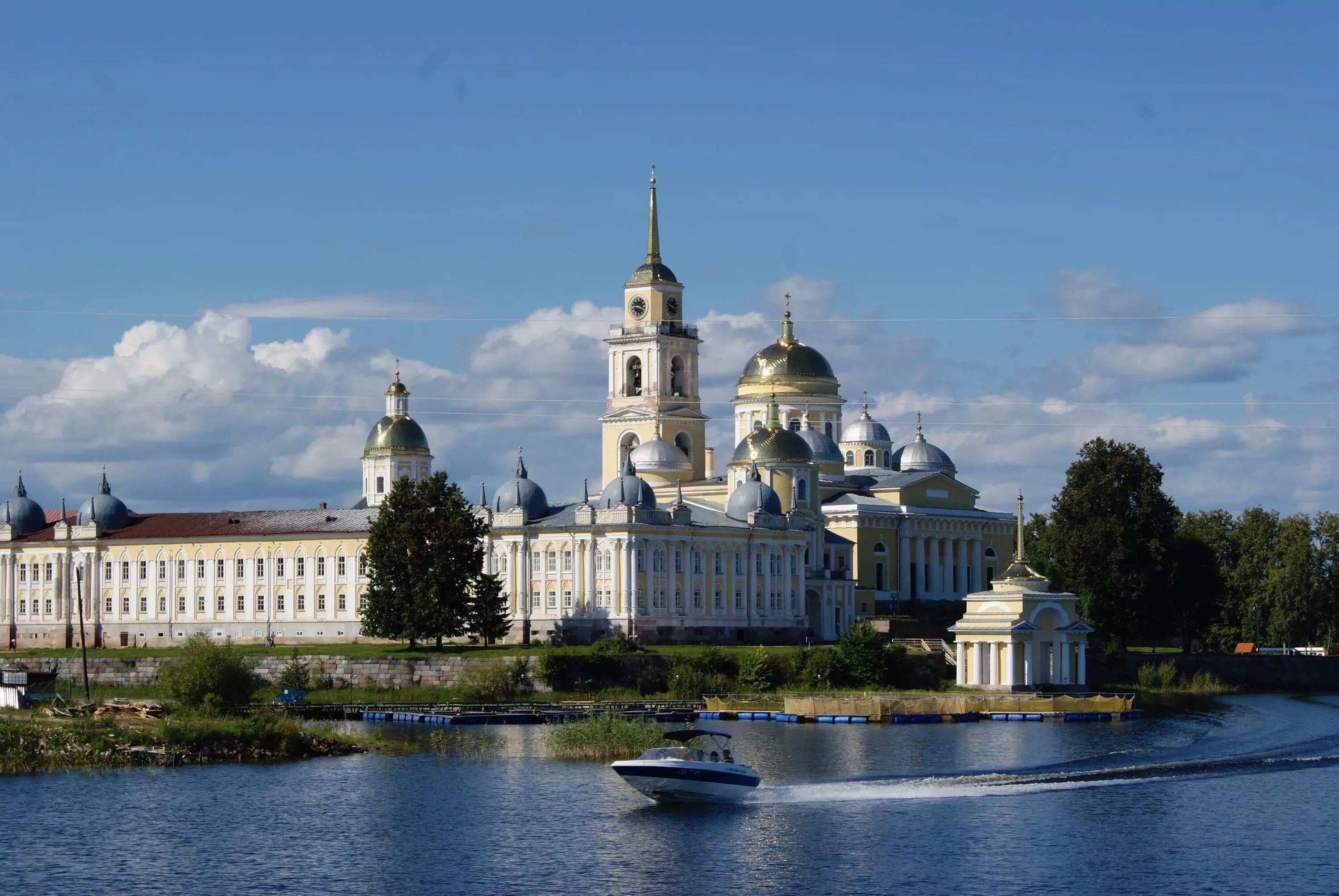 Экскурсии на селигер из москвы. Валдай нило столобенская пустынь. экскурсии нилова пустынь селигер. нилова пустынь торжок. селигер монастырь нилова.