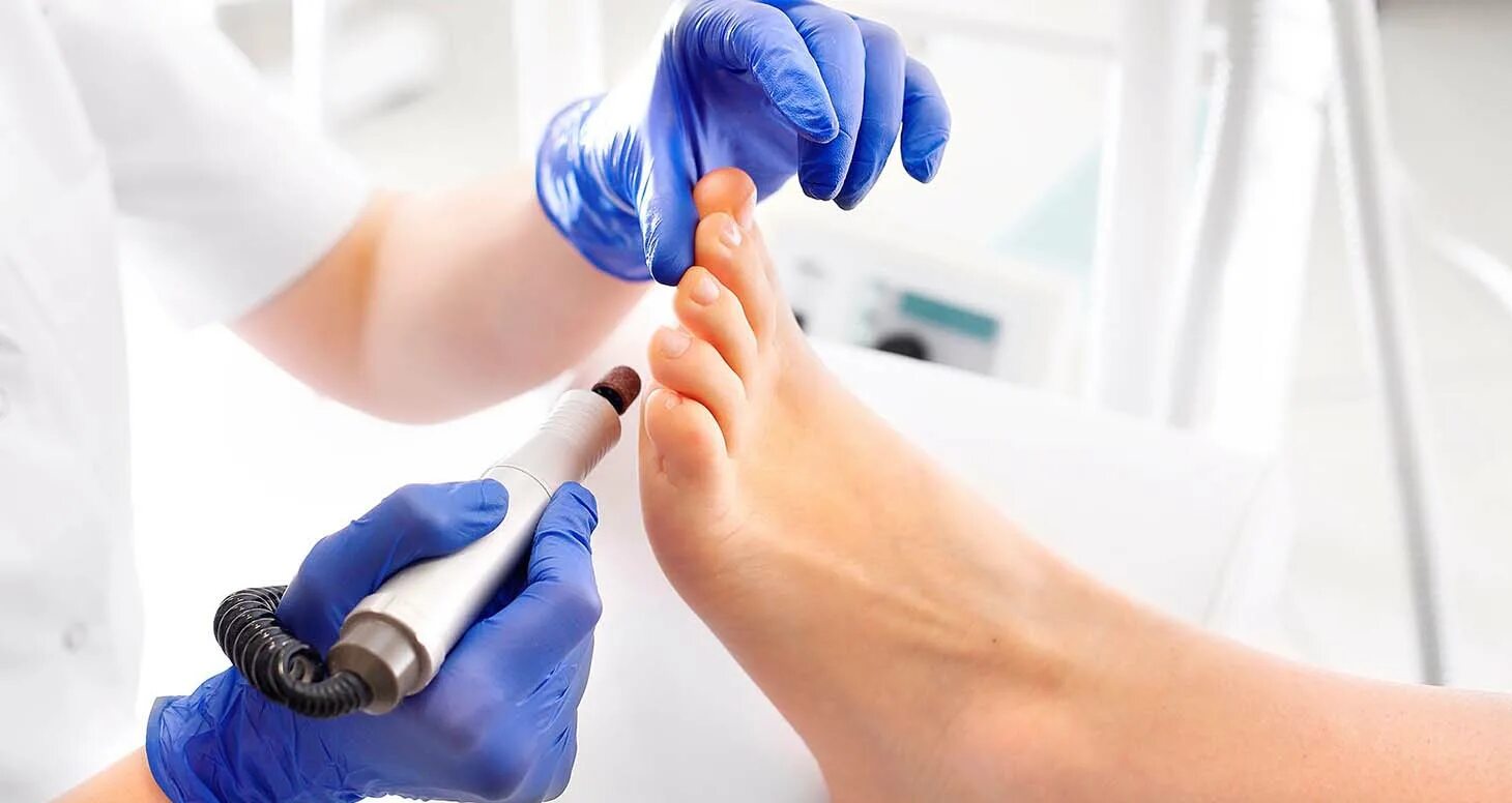 мастер маникюра. визитка подолога. визитка подолога образец. медицинский аппаратный педикюр. подолог картинки.