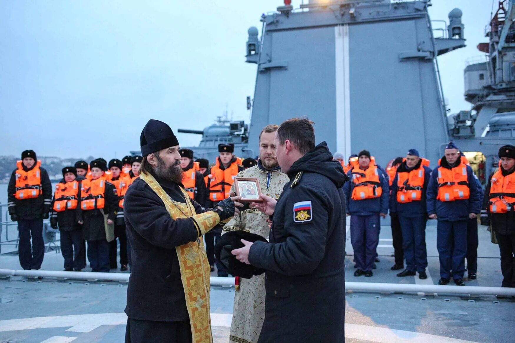 Где находится фрегат. Адмирал Григорович сторожевой корабль. Григорович корабль. Фрегат "Адмирал Григорович" экипаж. Адмирал Эссен Фрегат 2022.