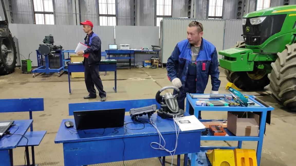 производственное обучение и повышение квалификации. рабочие профессии. производственное обучение в спо. повышение квалификации персонала производства. инженер на производстве.