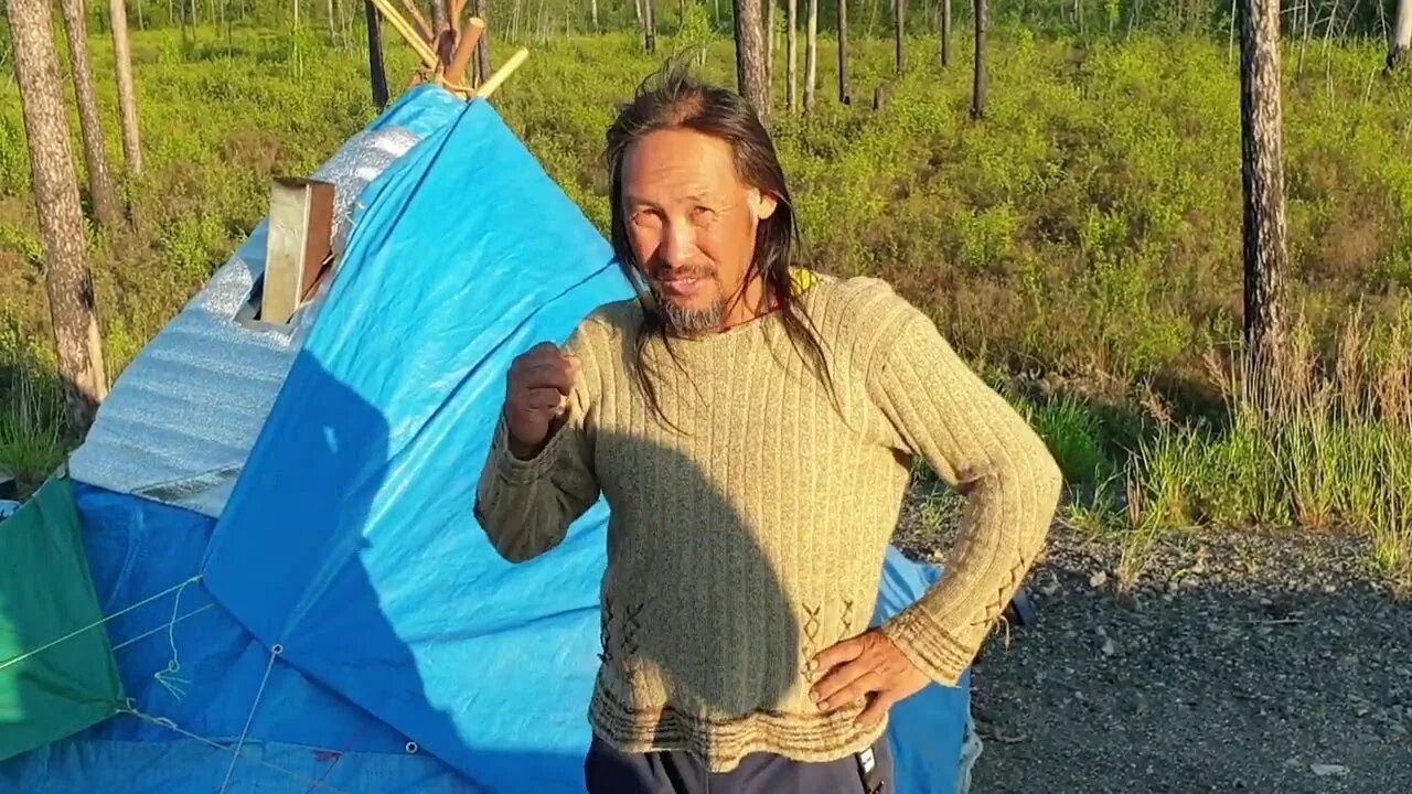 Шаман придурок. Габышев александр шаман. Шаман изгоняет путина карикатура. Егор чекрыгин книги хроники дебила. Шаман воин александр габышев.