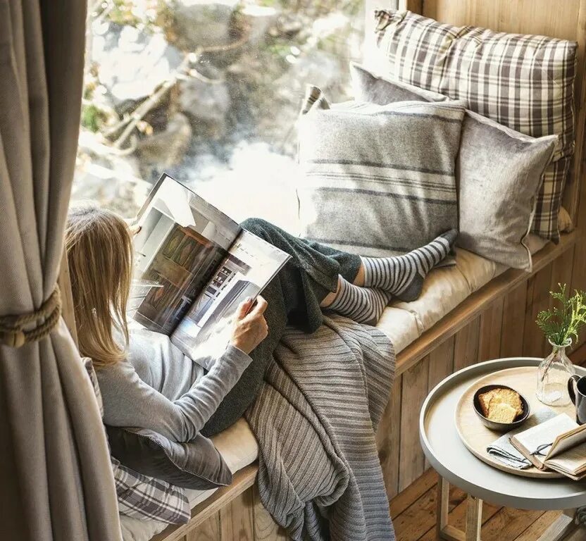 Дом мечты. Доставщики в голубой форме. Высказывания про жилье. Дом машина деньги. У человека должен быть дом.