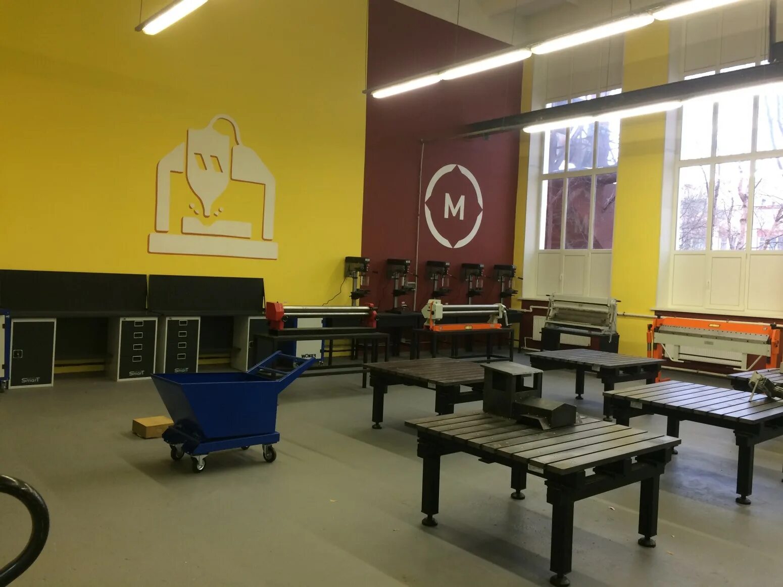 Брендирование мастерских. Мастерские брендбук. Мастерская электромонтаж брендирование. Мастерские социальная сфера. Мастерская электромонтаж брендирование.