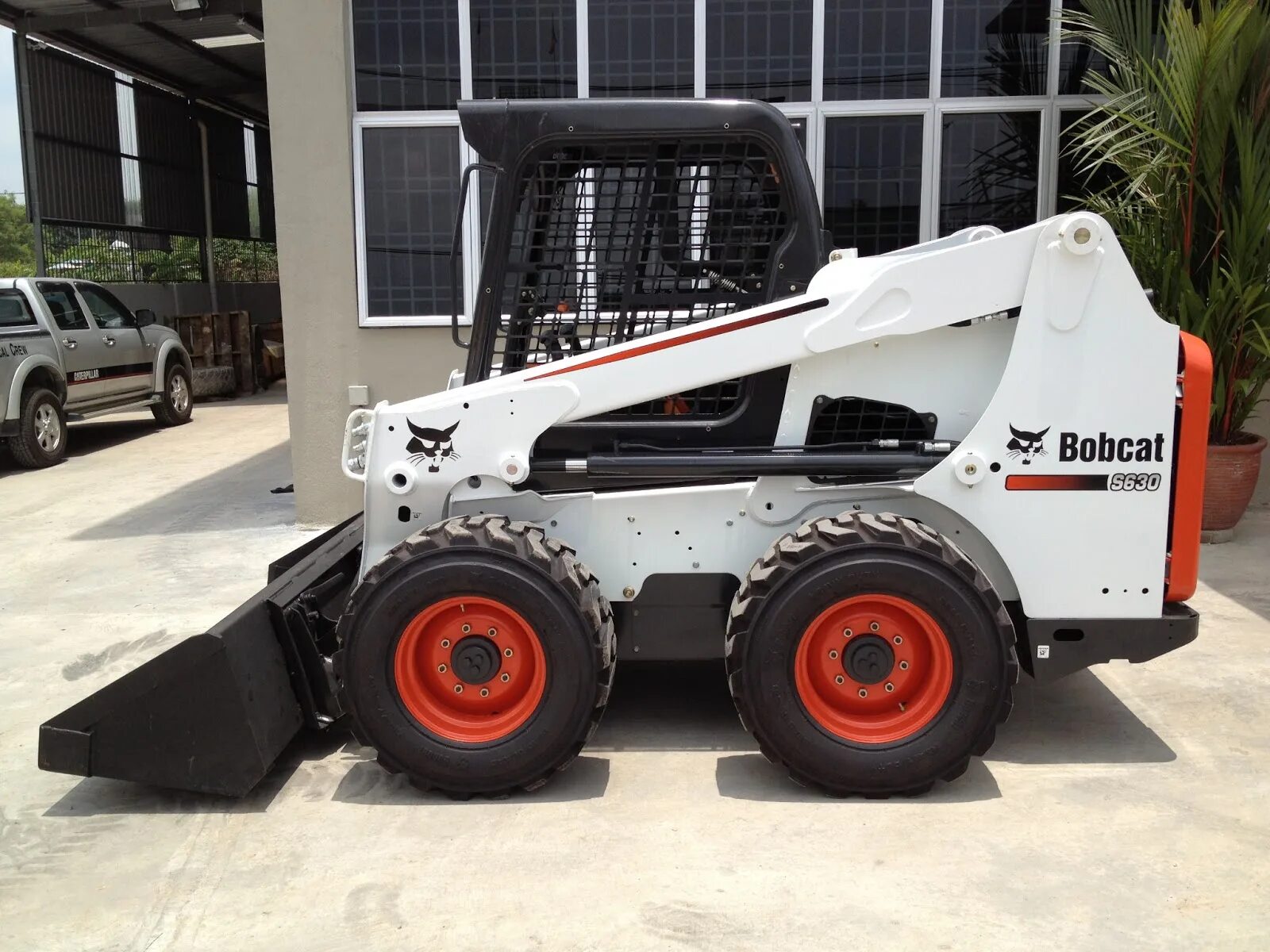 Bobcat s630. Погрузчик Bobcat s630. Мини погрузчик Bobcat s630. Бобкэт 630. Бобкэт 175.