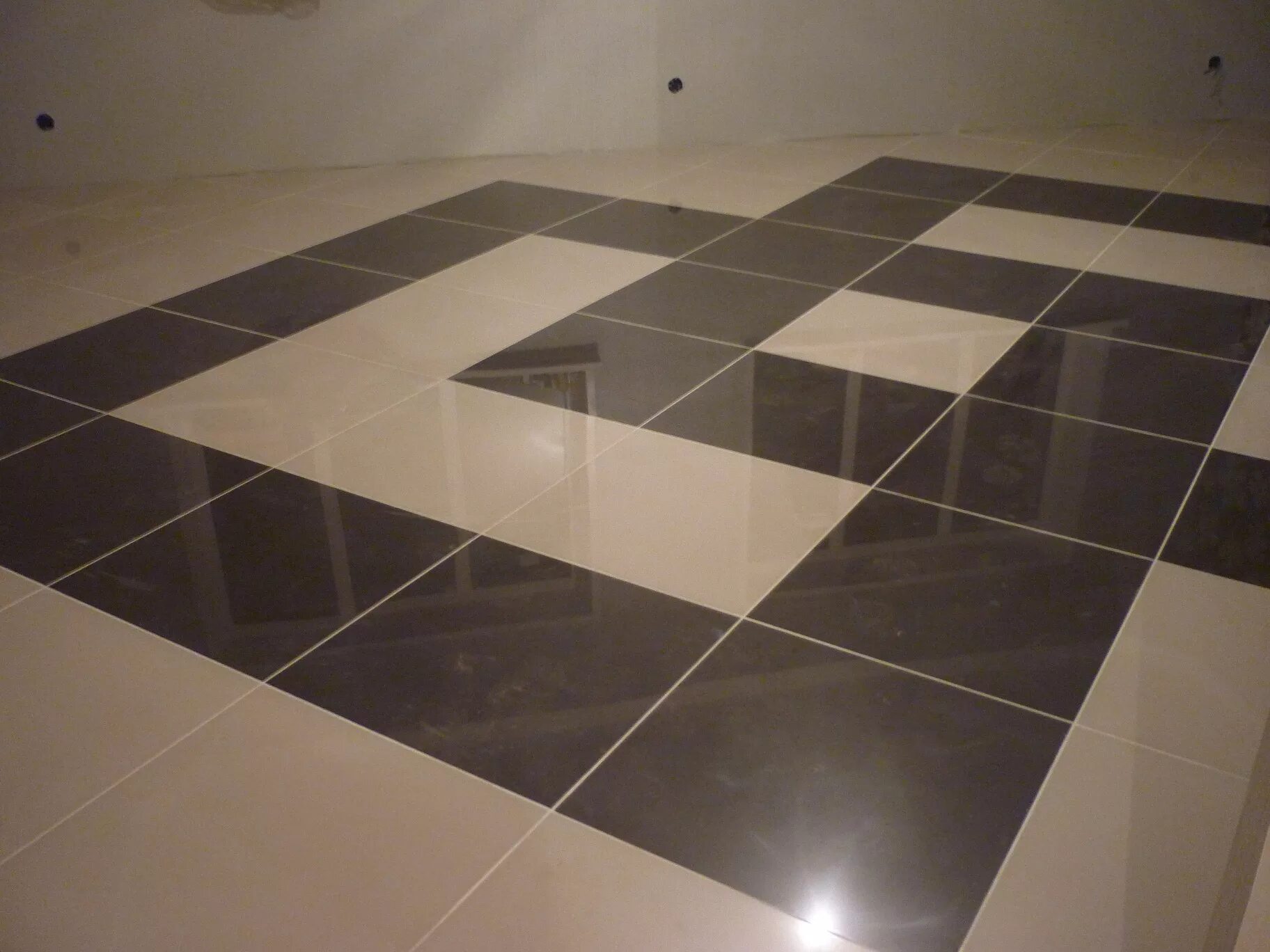 Пол выложен плитками двух видов размер прямоугольной. Типы раскладки плитки на полу. Плитка на пол. Пол выложен плитками двух видов размер прямоугольной. Плитка напольная для кухни и коридора.