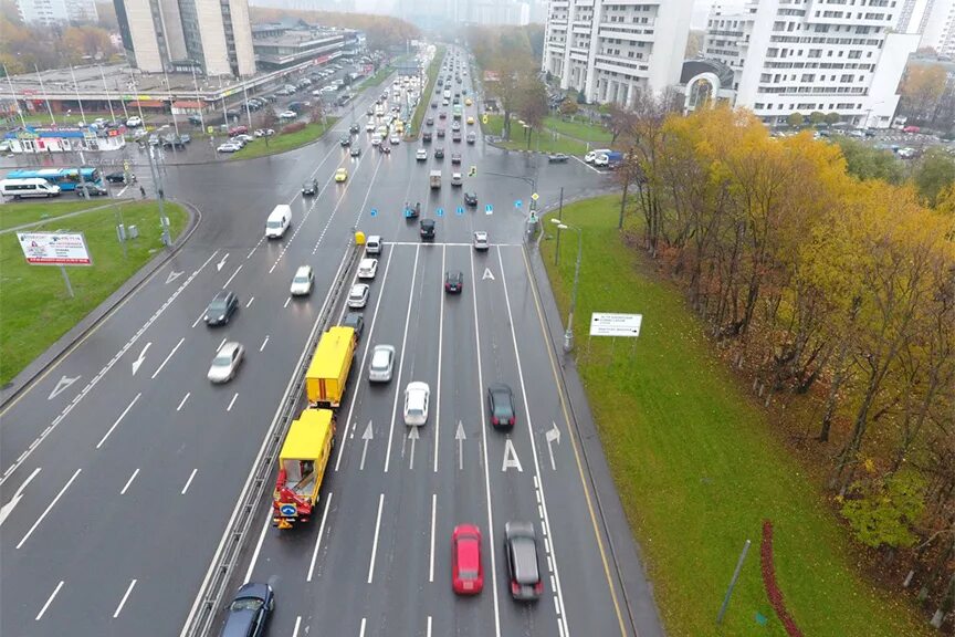 Плотное движение на дороге