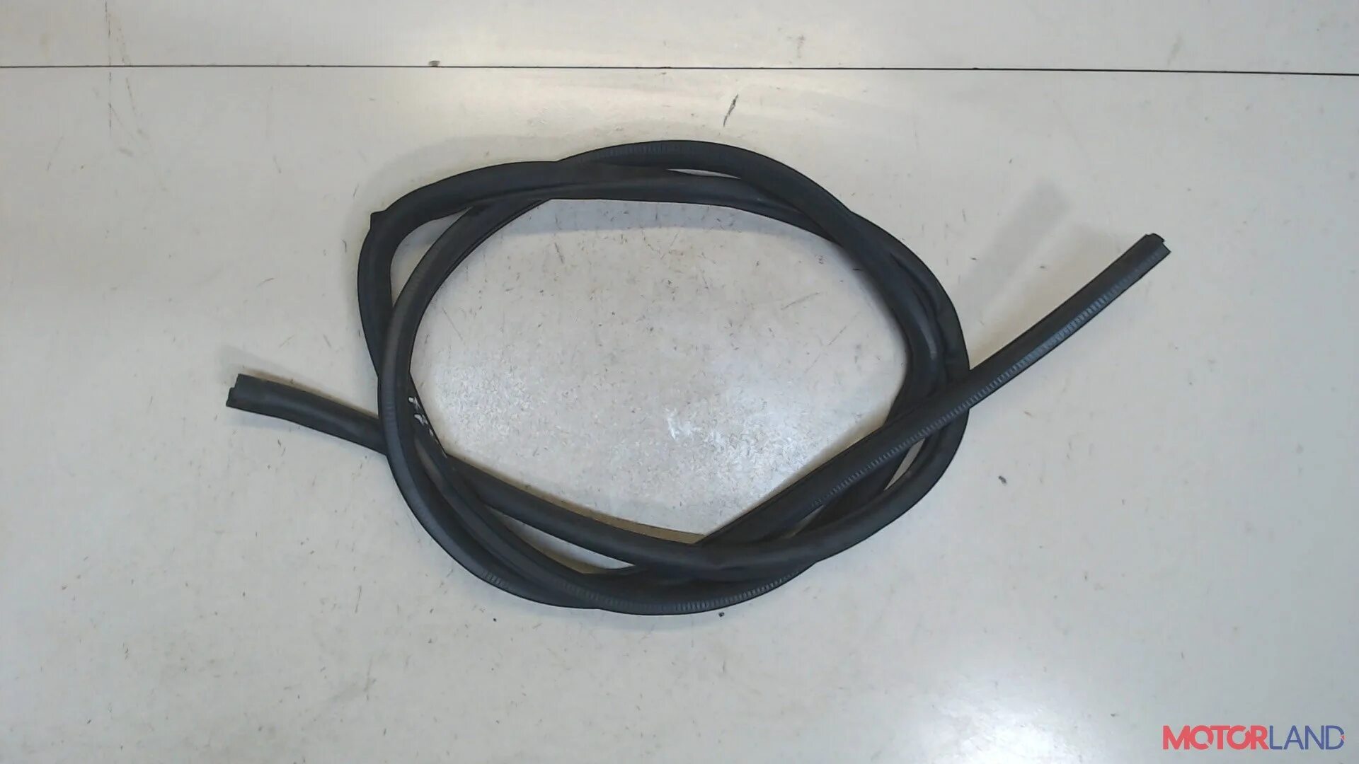 Nissan уплотнитель. Уплотнитель крышки багажника хонда аккорд. Уплотнение сузуки 11139-86500. Уплотнитель suzuki 83717-51k00. Уплотнитель люка бмв е60.