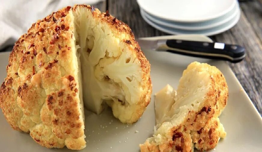 запеченная цветная капуста. цветная капуста запеченная целиком. запеченная цветная капуста. цветная капуста запеченная в духовке. капуста запеченная в духовке.