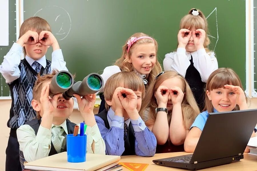 Классов живущая и работающая. Ученики в школе. Классов живущая и работающая. Школьники начальных классов. Дети в школе.