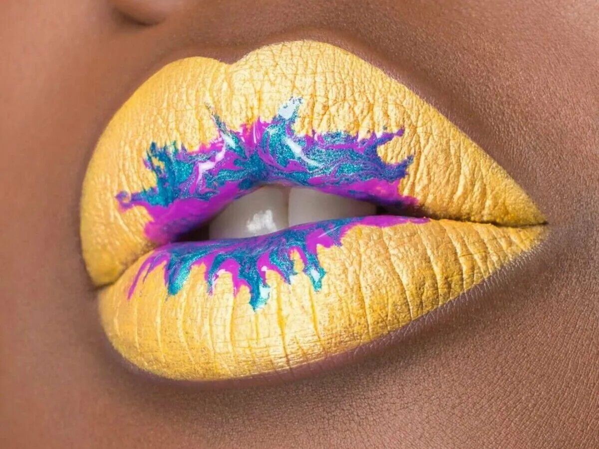 Сон губы яркие. Необычный макияж губ. Открытка парню с губами. Голубые губы. Сон губы яркие.