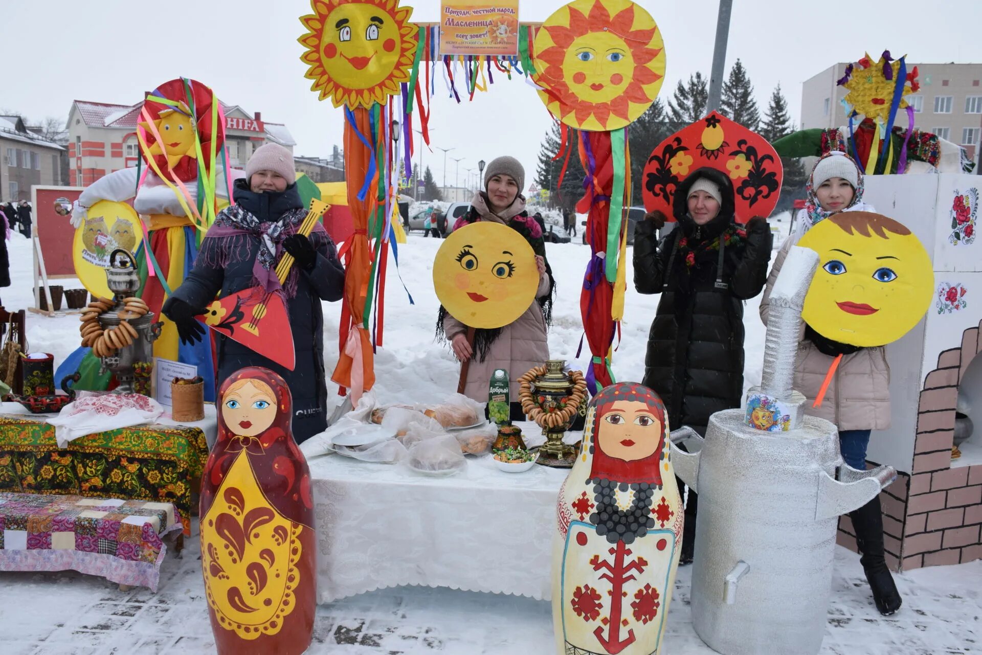 массовый праздник зимние забавы масленица. праздник масленица. праздник в городе. масленичные гуляния картинки. масленичные гуляния киров.