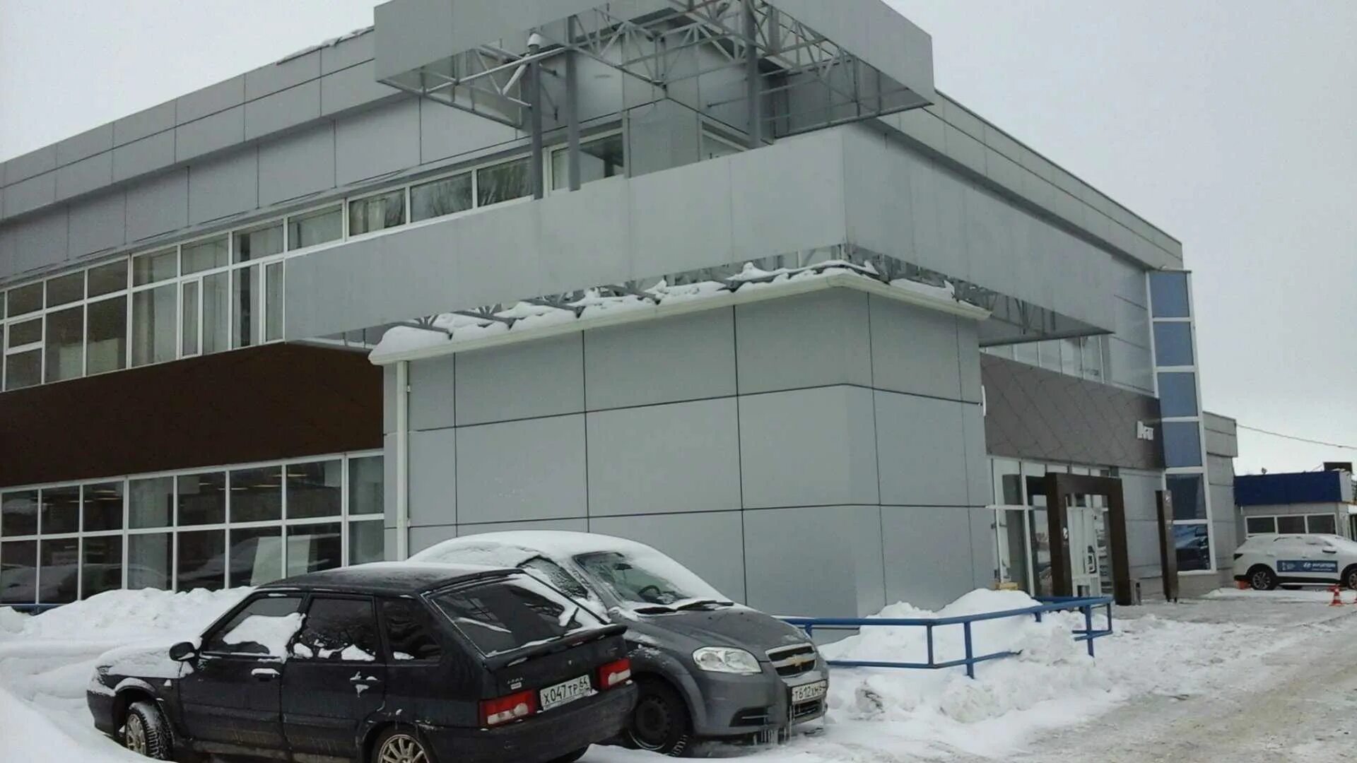 Особенности автосалона Hyundai АГАТ на Симбирской в Саратове, Симбирская улица, 