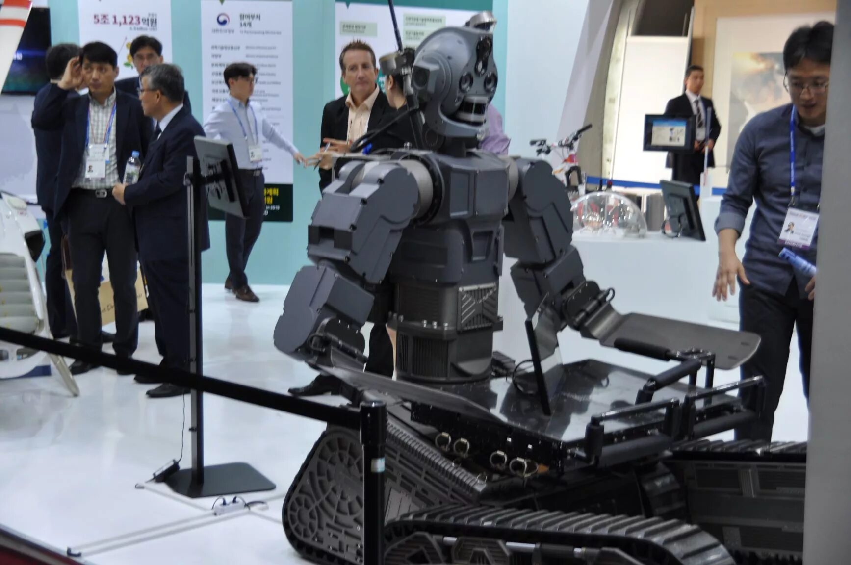 Лучшие производители роботов. Роботы на производстве. Роботизированные производства. Выставка Adex. Наземные роботы.