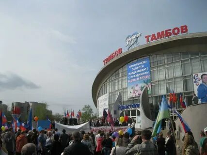 Возле дворца спорта