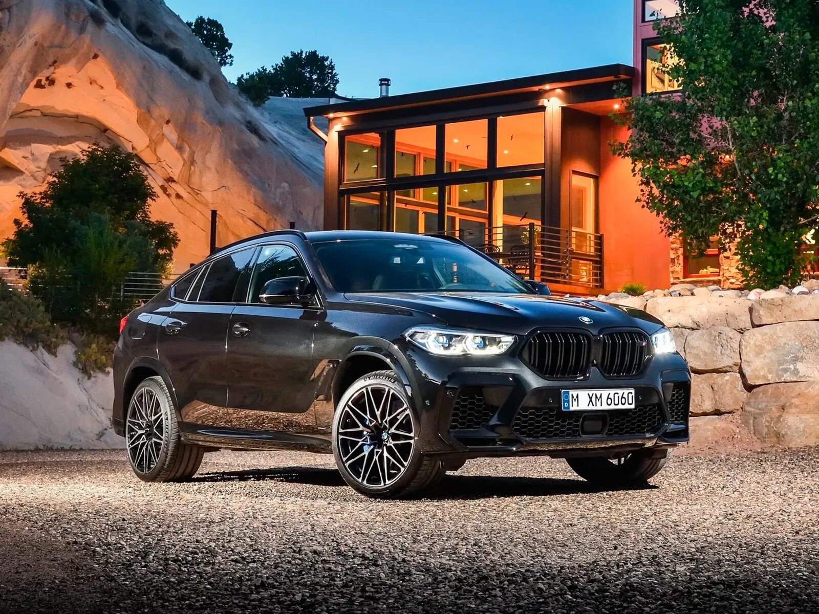 Отзывы бмв х6 бензин. Bmw x6 сбоку. Bmw x6 2015. Bmw х6. Bmw x6 f16.