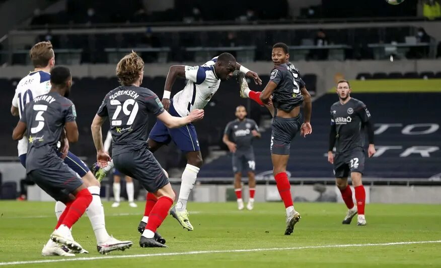 Тоттенхэм алкмар прогноз. Тоттенхэм брентфорд. тоттенхэм 2025 2025. brentford tottenham. tottenham pawlcnko russ.