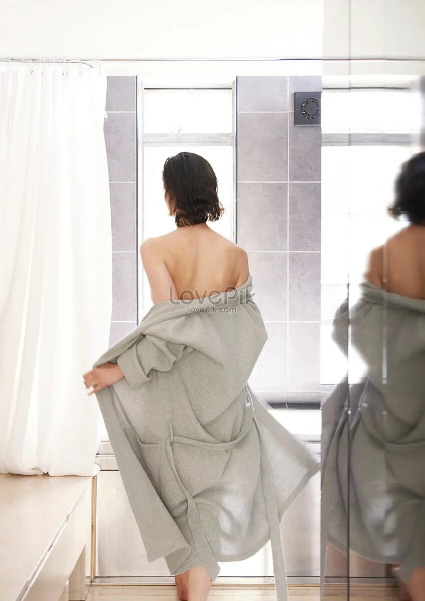 Упало полотенце видео. Упало полотенце гиф. Девушка в полотенце. Мужчина танцует в полотенце. Случайно упало полотенце.