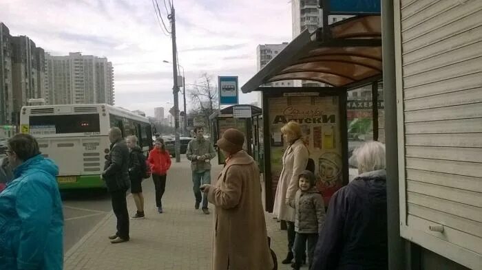 Лосиноостровская бабушкинская. Метро Бабушкинская Лосиноостровская. Автобусная остановка на станции Лосиноостровская. Остановка Бабушкинская. Автобусная остановка станция метро Бабушкинская.