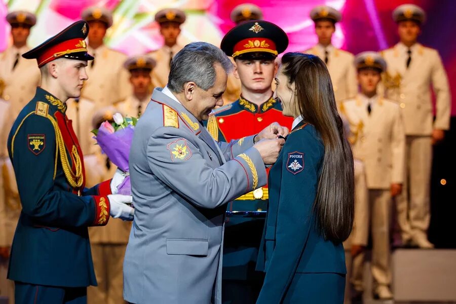 Погоне на сегодня. Шойгу в мундире. Награждение военных. Вручение наград военнослужащим. Вручение медалей военным.