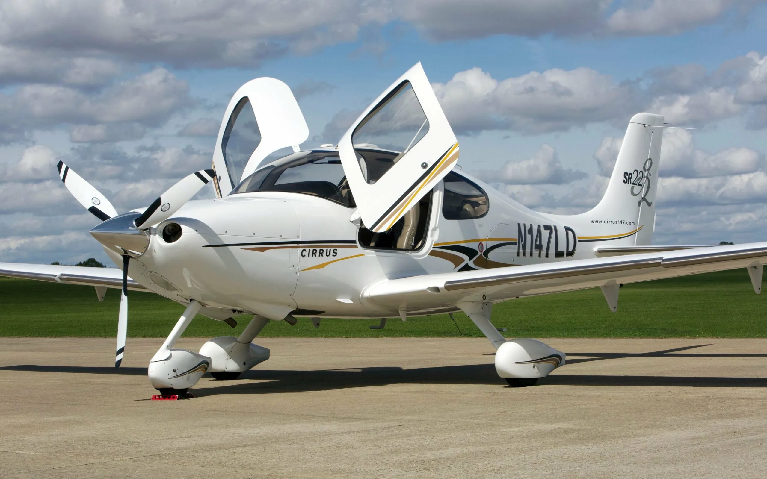 Cirrus sr22 turbo. Cirrus sr22 кабина. самолет циррус 22. самолет cirrus sr22. Cirrus sr20 g1000.