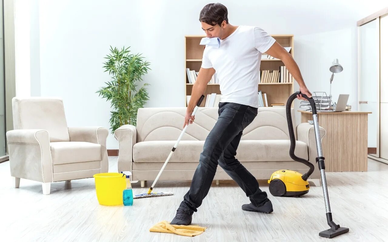 Home vacuum cleaner. Мужчина убирается. Уборка мужчина. Чистота в квартире. Мужчина убирает дом.