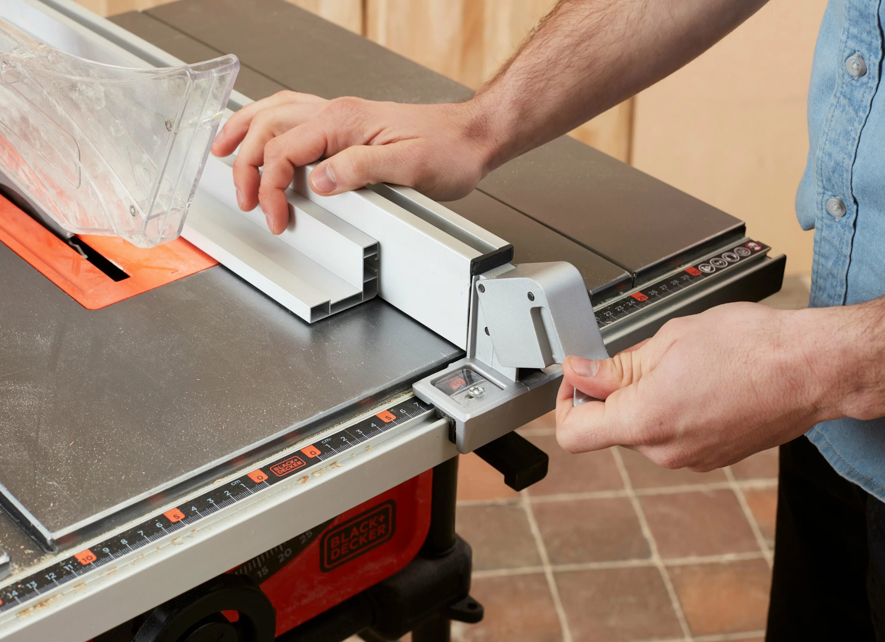 Распиловочный станок black+decker bes720-qs. Станок блэк деккер 720 распиловочный. Распиловочный блэк деккер. Black+decker bes720-qs. Станок black decker bes720-qs.