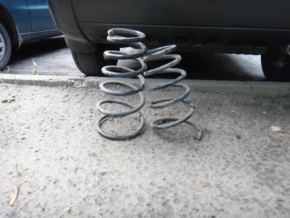 Передние пружины туссан 2. 546302y711. Пружины hyundai tucson. Передние пружины хендай траджет. 546302t010.