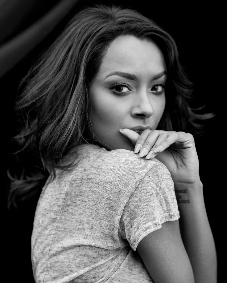 Беннет актриса. Бонни беннет. бонни беннет дневники вампира. kat graham. бонни беннет актриса.