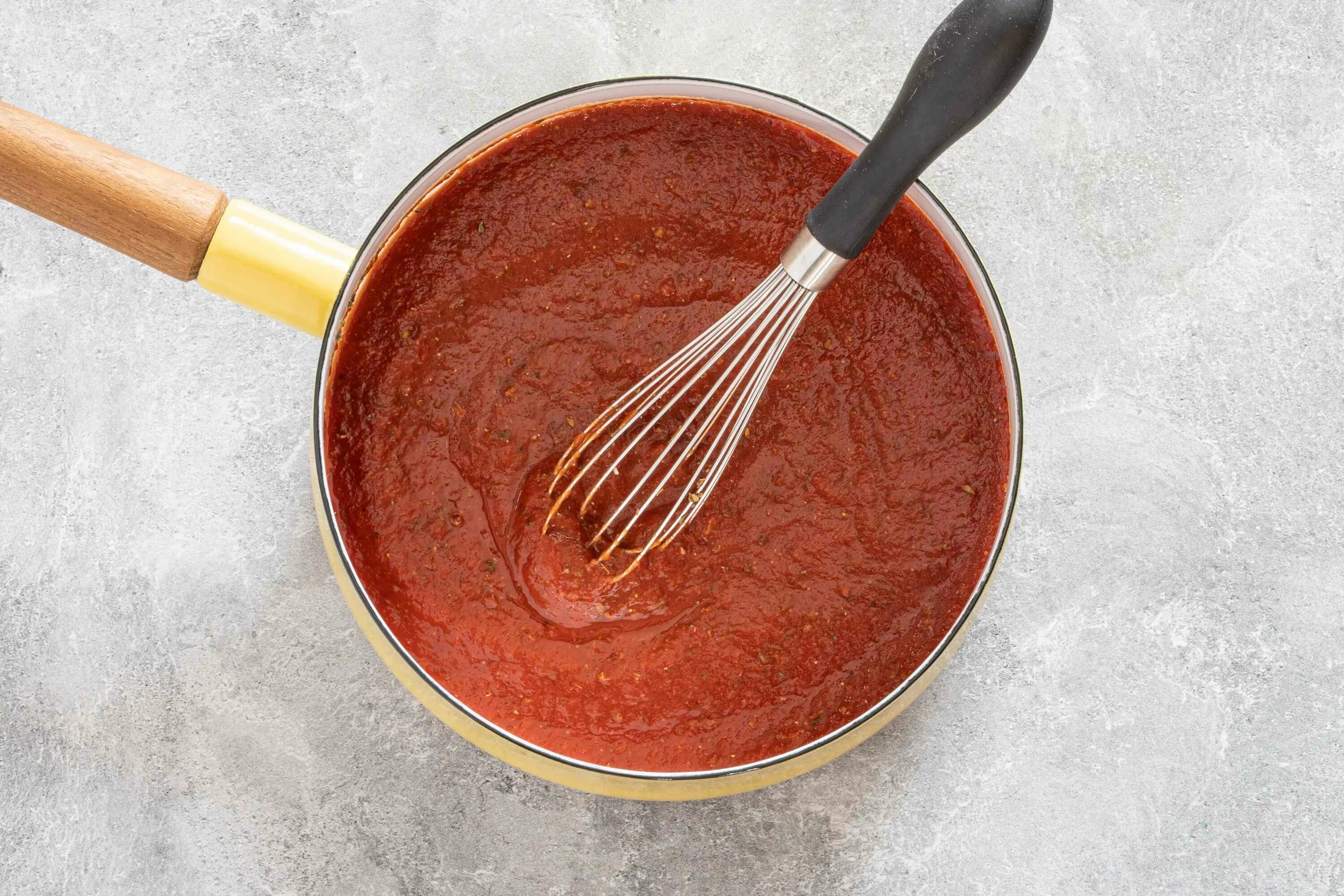 Подлива сметана мука томатная паста. Соус из муки. Томатная паста для пепперони. Соевый соус с томатной пастой. Подлива с томатной пастой и соевым соусом.