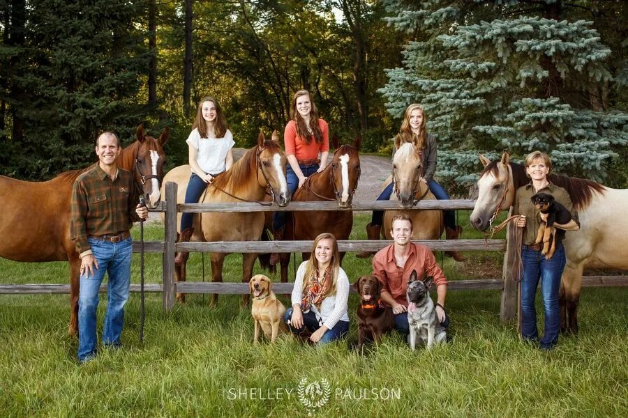 Horse with family. Кск «family ranch» г. Family ranch. Family ranch. Фэмили ранчо краснодар.