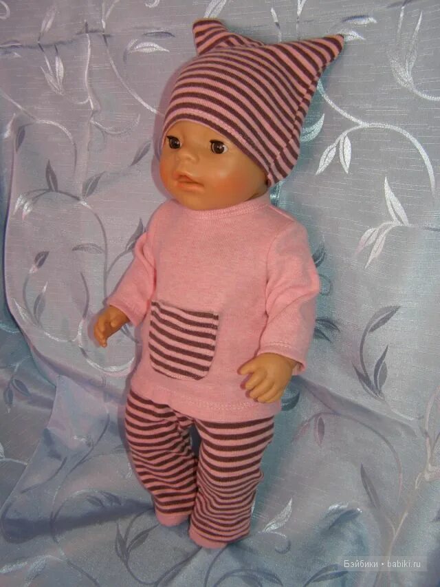 Кукольная одежда на пупса. Комбинезон для беби бона девочки своими руками из ткани. Курточка для куклы. Одежда для пупсов своими руками. Одежда для беби бон своими руками комбинезон.