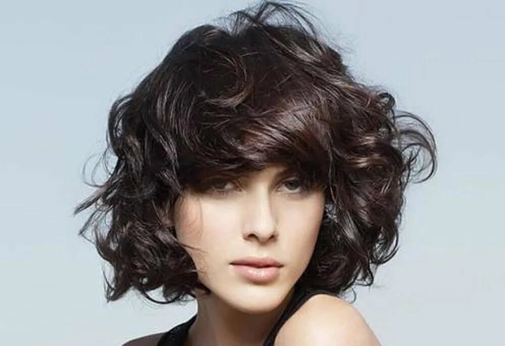 стрижка на кудрявые волосы без челки
