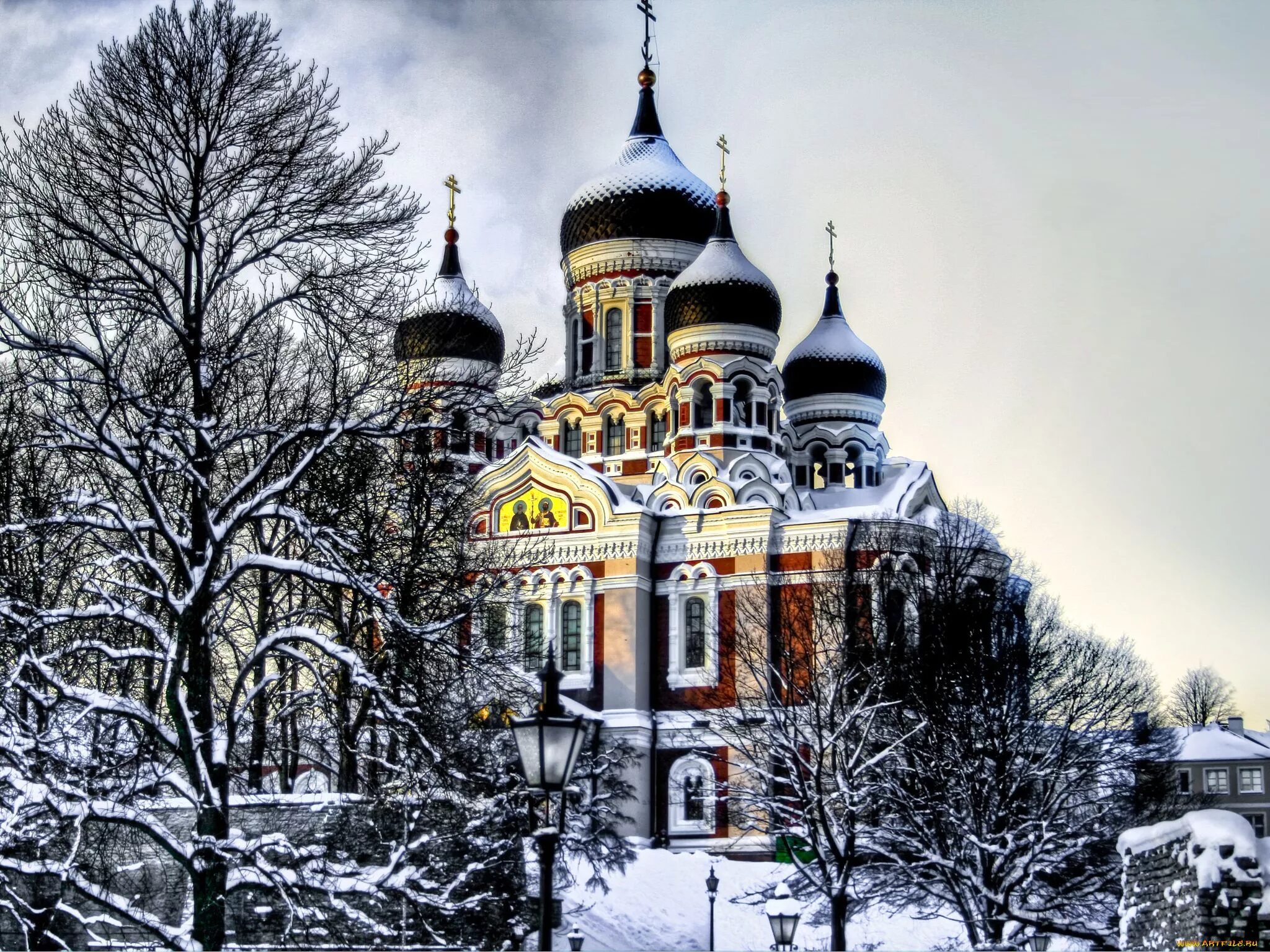 Православная церковь телефон. Белогорский монастырь Пермский край. Церковь зимой. Православный храм зимой. Красивый храм.