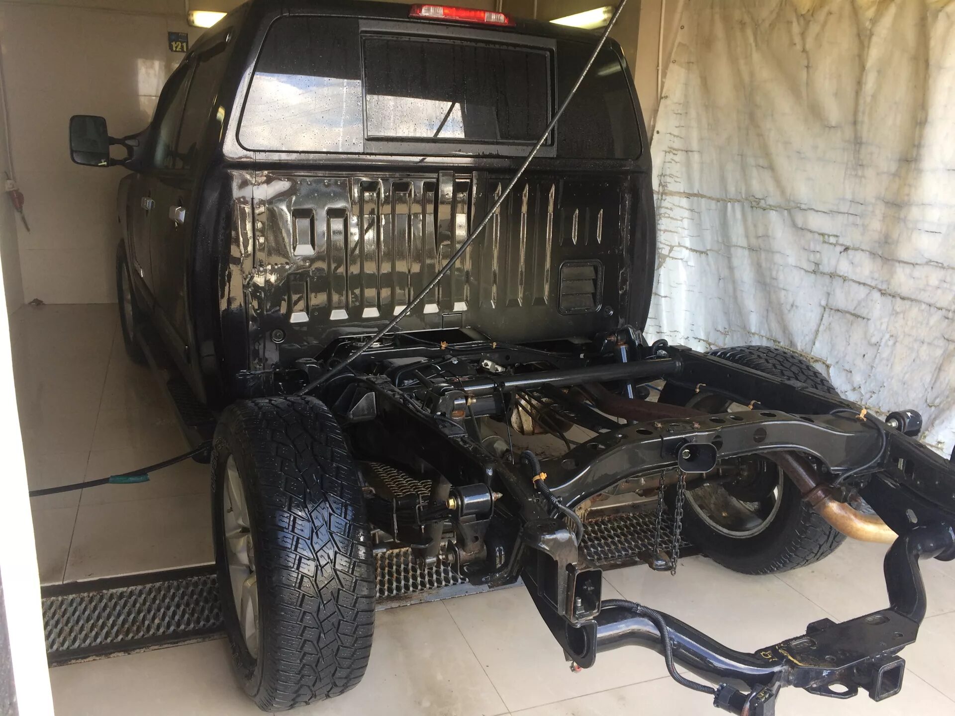 Британские потребители требуют от Nissan отозвать пикап Navara из-за слабой рамы