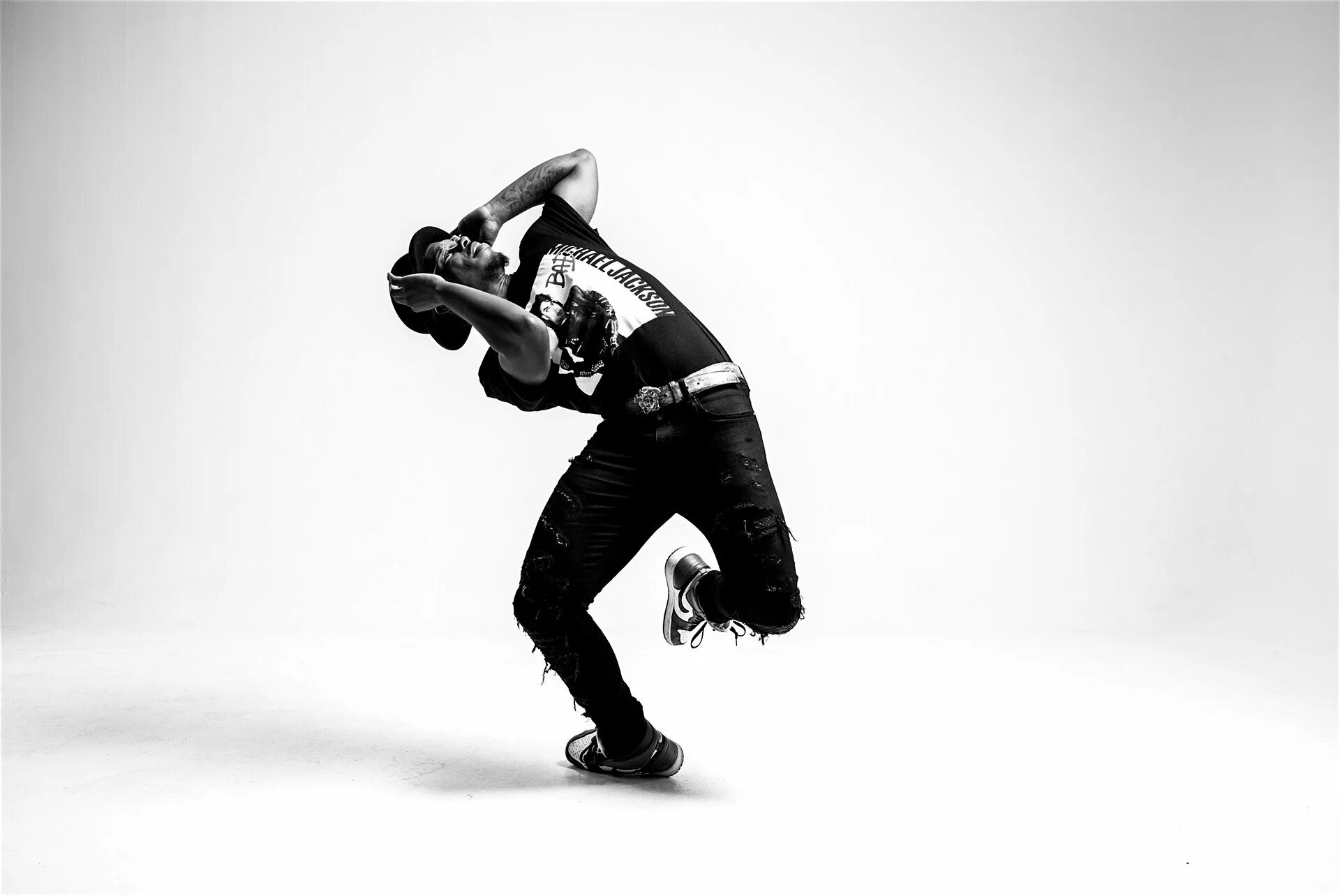 Черный хип хоп. Танцор хип хоп. Черный хип хоп. Твист брейкинг. Черный хип хоп.