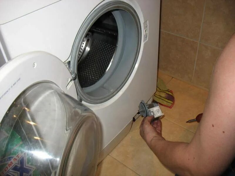 Машинка стиральная автомат не отжимает причина