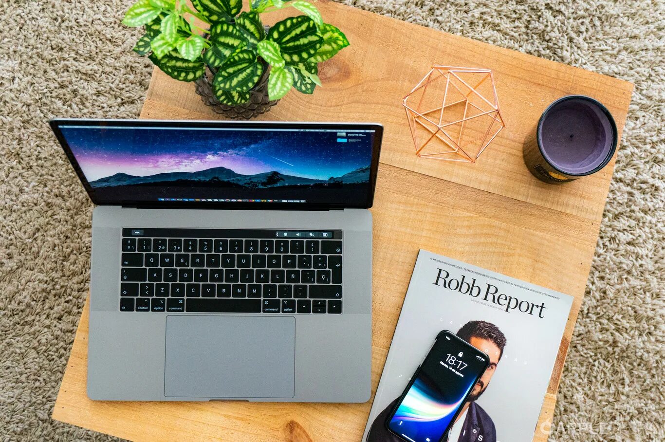 Симс 4 на макбук 2025. Macbook pro 2025. arm макбук. макбук в руках. mac пк 2025.