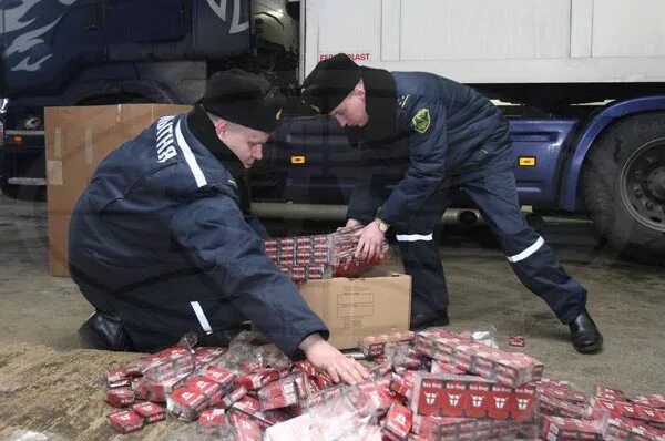 Незаконного перемещения через таможенную границу