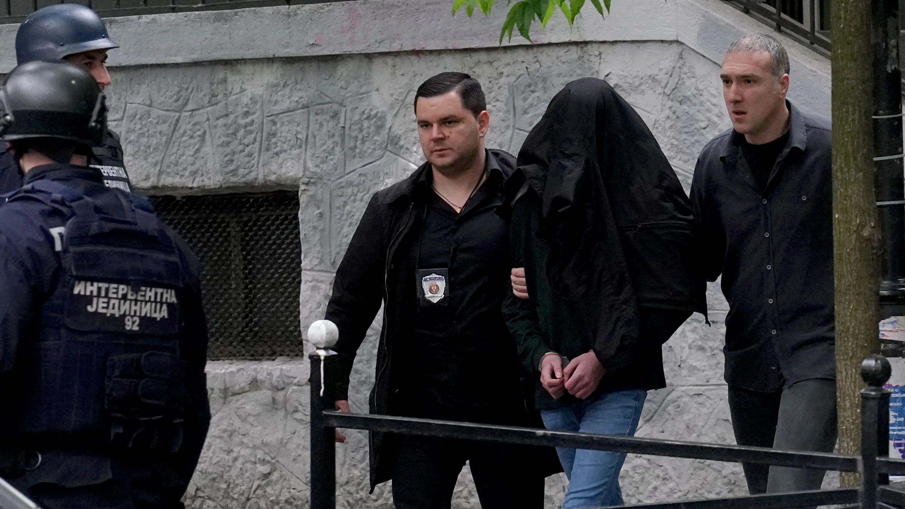 Теракт в казани ильназ галявиев. В казани в школе 175 расстреляли детей. Школа гимназия 175 в казани ильназ галявиев. Мальчик расстрелял в школе. Стрелок в казани ильназ галявиев.
