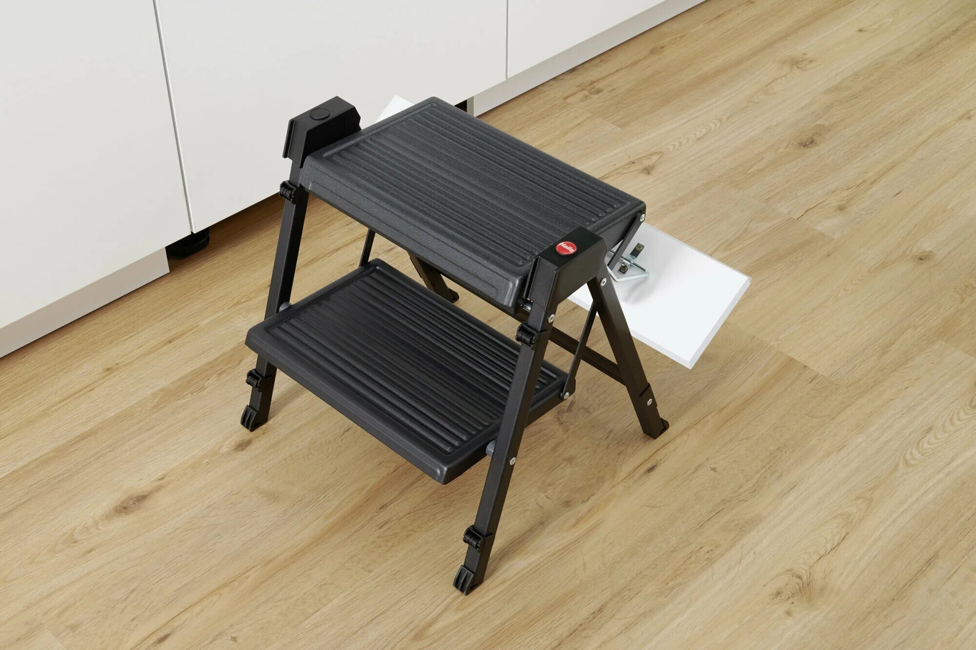 Step fix. Складная лестница 2 ступени stepfix hailo. hailo step-fix. складная лестница hailo stepfix. hailo 4400-99 4496001 крепеж стремянки step-fix к выкатному цоколю.
