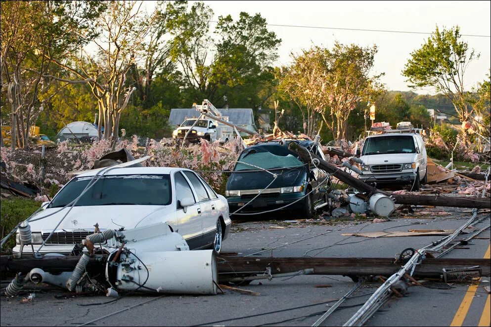Последствия урагана смерча. Торнадо в Северной Каролине. Разрушения от урагана. Торнадо разрушения.