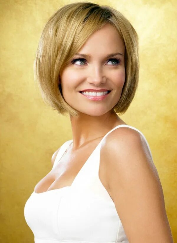 Зои дешанель с короткой стрижкой. Стрижка каскад лесенка гаврош. Женские прически. Парик натуральный ellen wille yara. Женские стрижки с открытыми ушами.