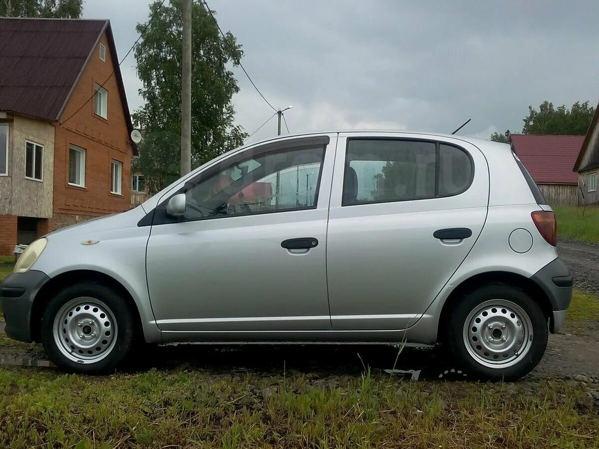 Toyota · Vitz · i · 1.3 at (86 л.с.). Toyota Vitz левый руль автомат. Toyota Vitz серебристый. Тойота Витц Красноярск.