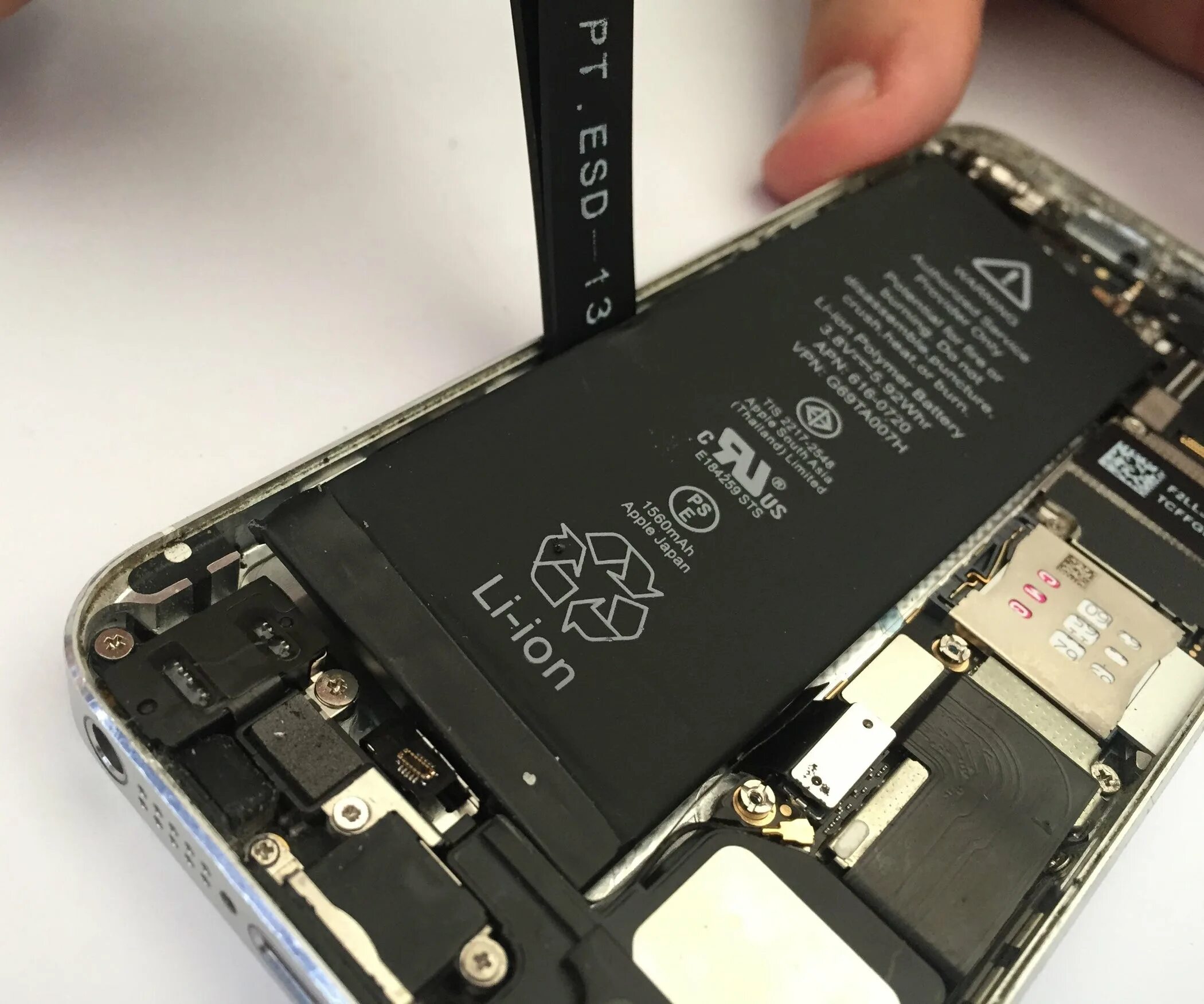 Замена акб айфон без ошибки. Аккумулятор для iphone 5s. iphone 5 батарейки. iphone c 5 батарейки. аккумулятор айфон 6.