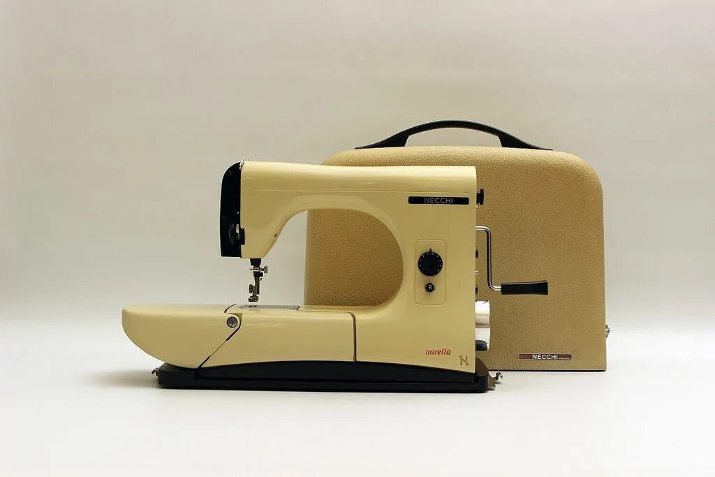 Jaki оверлок швейная машинка. Швейная машинка aurora 715. Швейная машина janome 2. Игольная пластина pfaff hobbylock 4842. Магазин швейный машинки король.