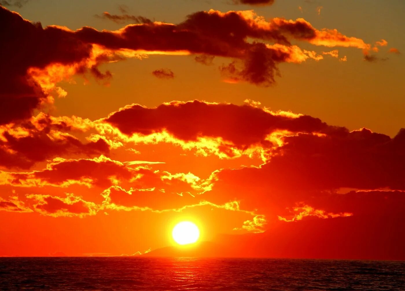 Красивый закат солнца. Красивый закат. Закат солнца значение. Закат в поле. Закат солнца значение.