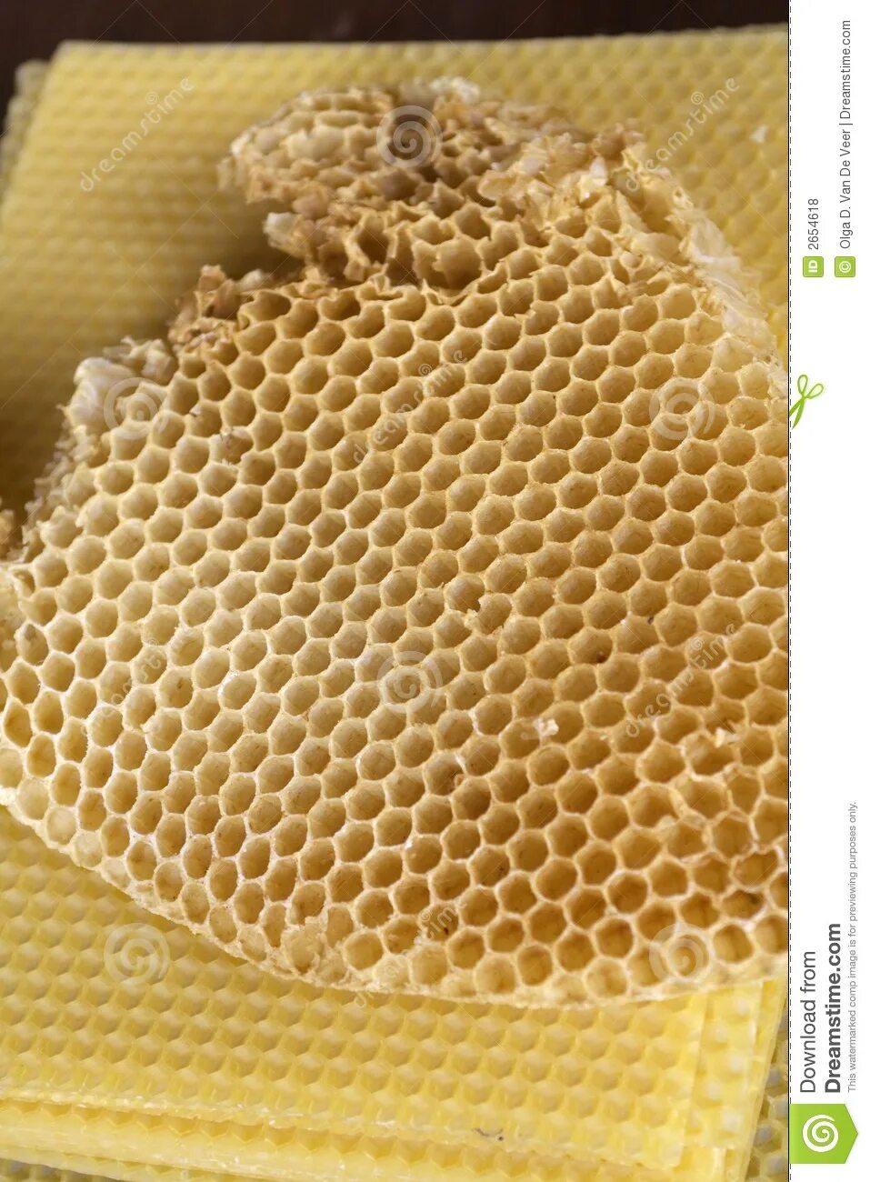 Восковые соты для пчел. Соты пчелиные пчелиный воск. Восковые пластины для пчел. Восковая пластина для сот.