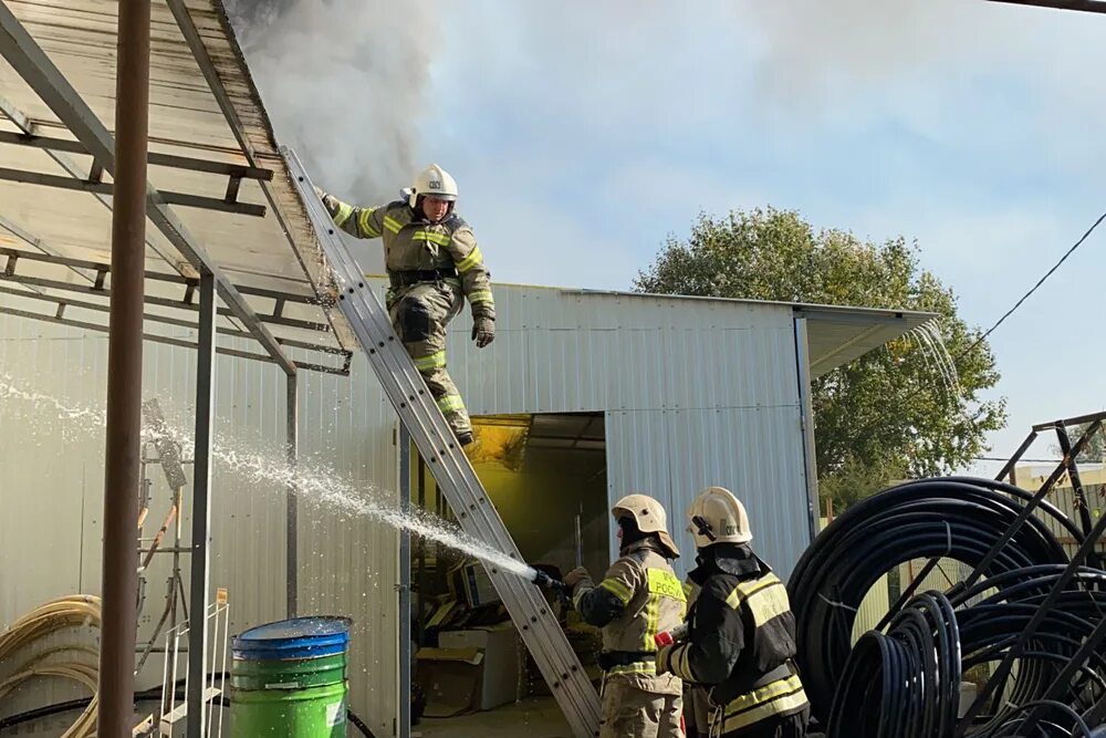 фотографии тушения пожаров.
